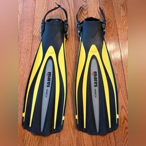 Mares Avanti Quattro + Small Yellow Open Heel Scuba Diving and Snorkeling Fins